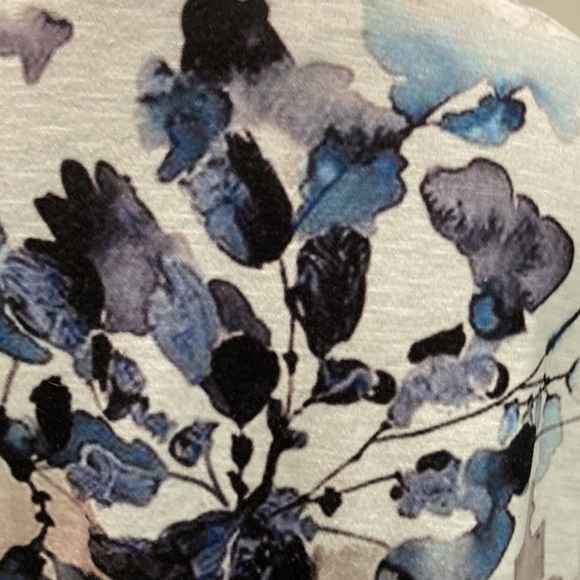 Floral Short Sleeve Top - Black and Gray - Picture 9 of 11